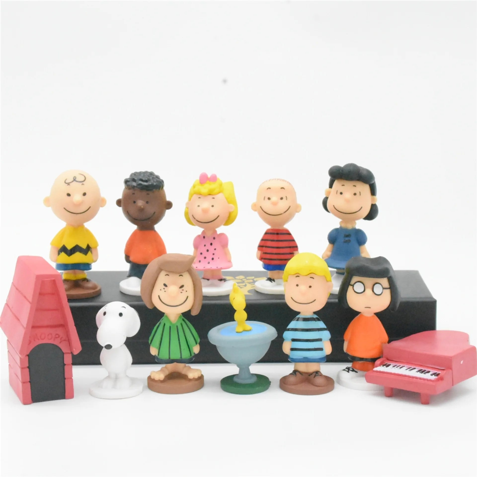 12Pcs/set Peanuts Cute Snoopy Ornament Full Set of Cartoon Doll Decoration Hand-Made Kawaii Anime Pvc Toys for Kid Birthday Gift
